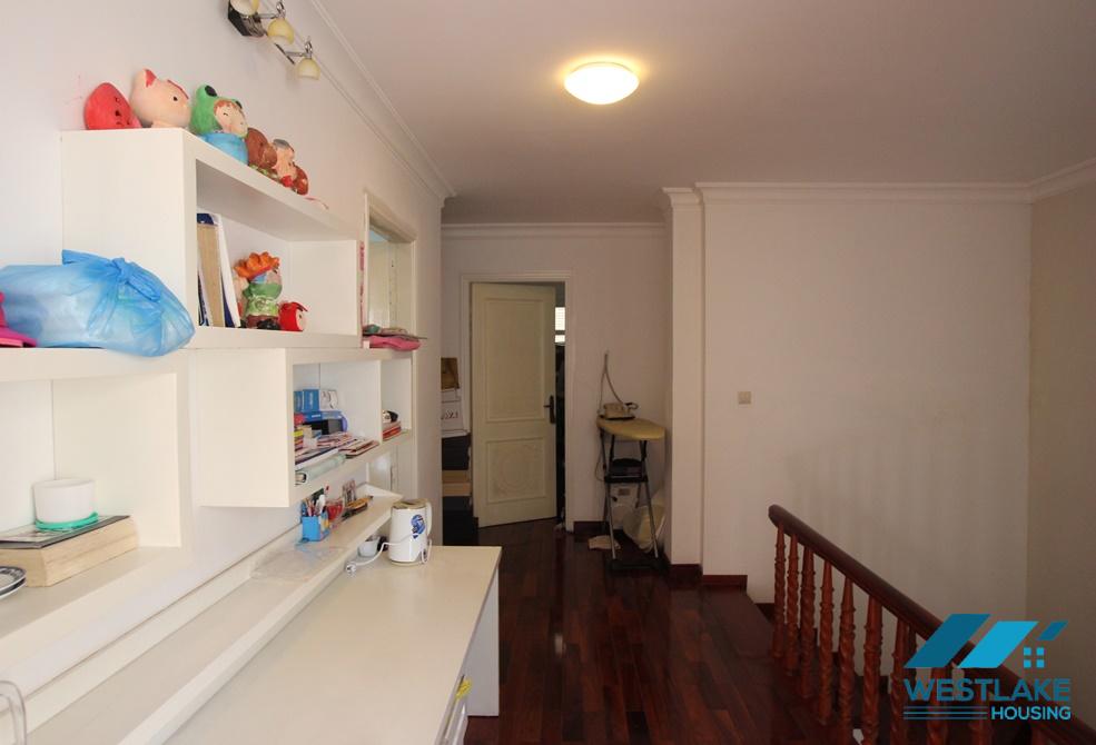 Nhà đẹp, đầy đủ nội thất cho thuê tại Ciputra, Tây Hồ, Hà Nội.