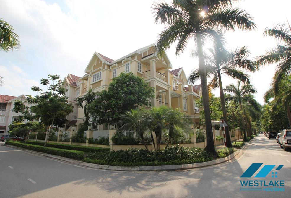 Nhà đẹp, đầy đủ nội thất cho thuê tại Ciputra, Tây Hồ, Hà Nội.