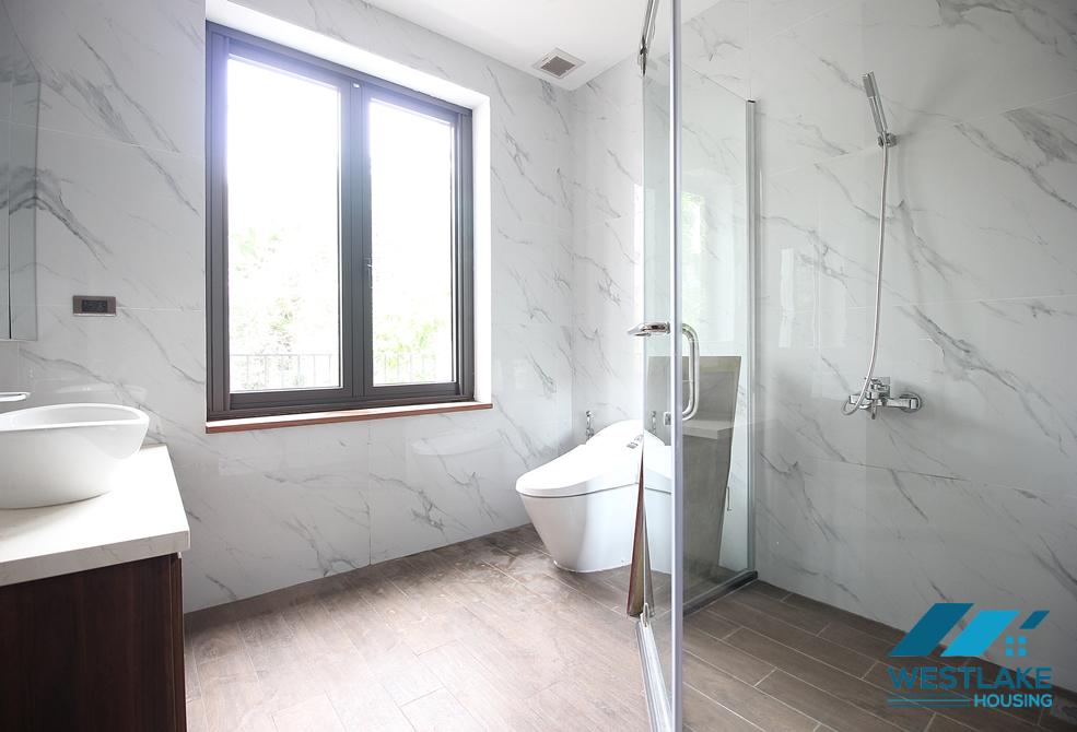 Cho thuê nhà sang trọng có thang máy và sân thượng rộng tại Ciputra, Tây Hồ