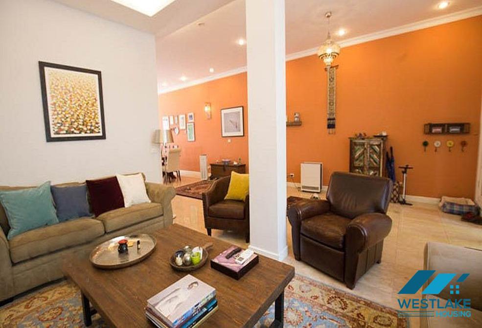 Cho thuê biệt thự 4 phòng ngủ đẹp tại Ciputra, Tây Hồ – Gần công viên và tiện ích