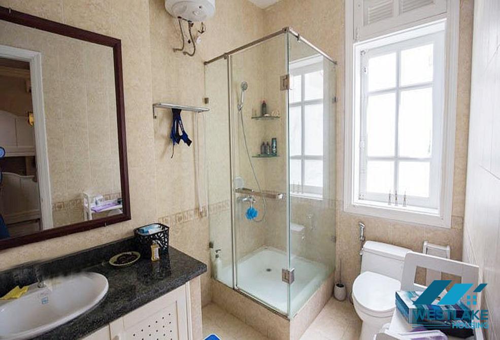 Cho thuê biệt thự 4 phòng ngủ đẹp tại Ciputra, Tây Hồ – Gần công viên và tiện ích