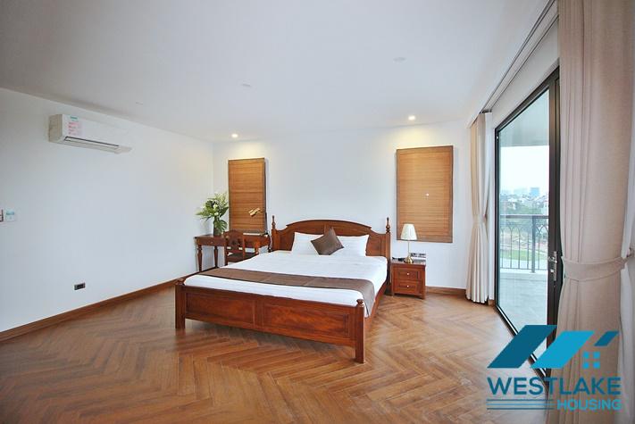 Cho Thuê Căn Hộ 3 Phòng Ngủ Ban Công Rộng View Hồ Thoáng Mát, Hoàn Toàn Mới Tại Xuân Diệu, Tây Hồ, Hà Nội.