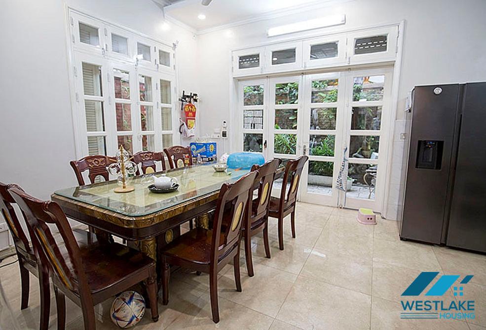 Cho thuê nhà đẹp 4 phòng ngủ tại Ciputra, Tây Hồ – Đầy đủ nội thất, khu yên tĩnh