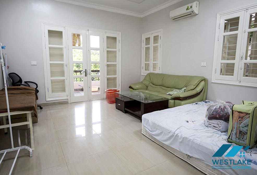 Cho thuê nhà đẹp 4 phòng ngủ tại Ciputra, Tây Hồ – Đầy đủ nội thất, khu yên tĩnh