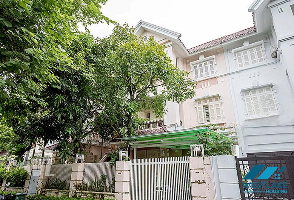 Cho thuê nhà đẹp 4 phòng ngủ tại Ciputra, Tây Hồ – Đầy đủ nội thất, khu yên tĩnh