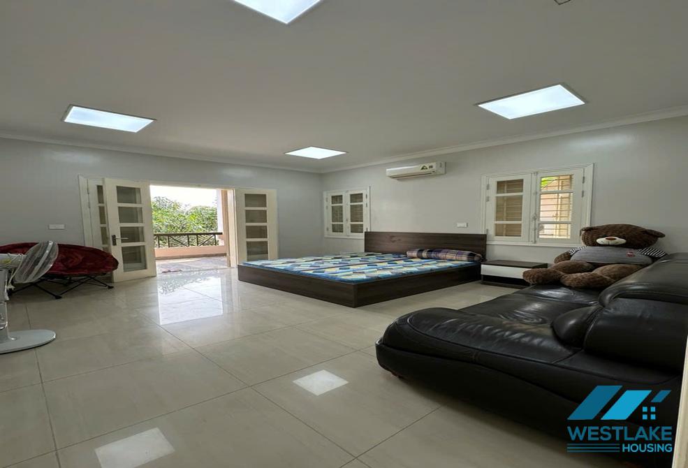 Cho thuê nhà đẹp 4 phòng ngủ tại Ciputra, Tây Hồ – Đầy đủ nội thất, khu yên tĩnh