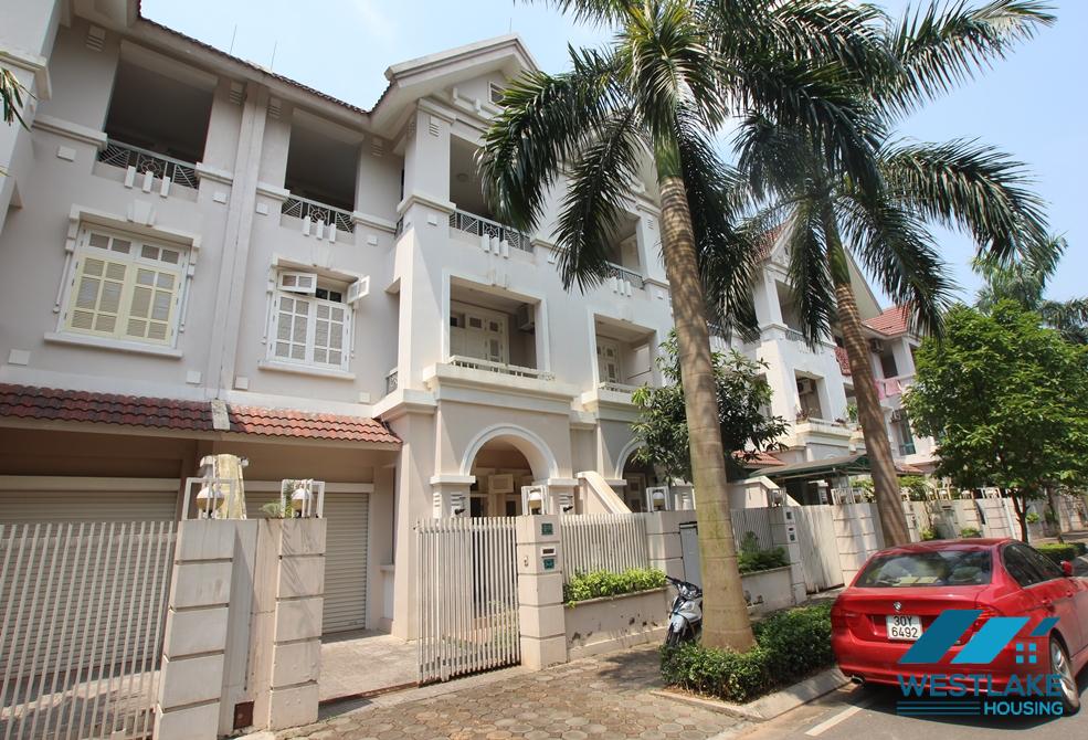 Cho thuê nhà hiện đại full nội thất tại khu T, Ciputra Hà Nội – Nhiều ánh sáng, sân vườn đẹp