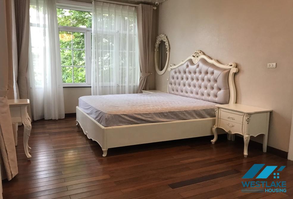 Cho thuê biệt thự sân vườn tuyệt đẹp tại Ciputra Tây Hồ – 4 phòng ngủ, nội thất sang trọng