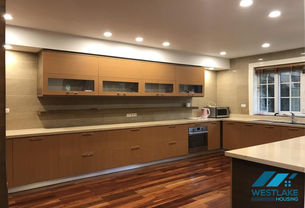 Cho thuê biệt thự sân vườn tuyệt đẹp tại Ciputra Tây Hồ – 4 phòng ngủ, nội thất sang trọng