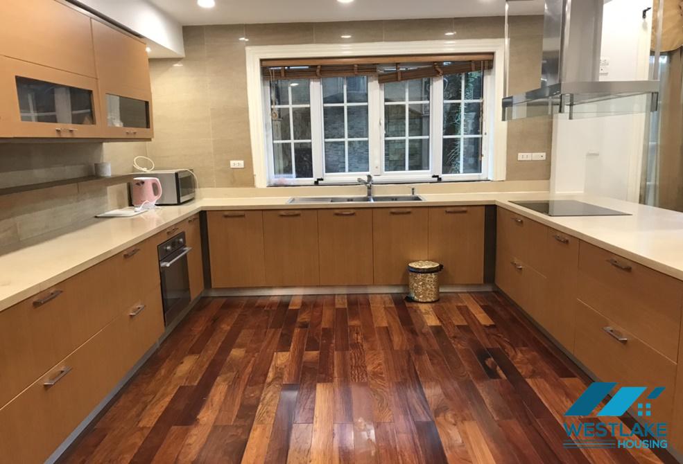 Cho thuê biệt thự sân vườn tuyệt đẹp tại Ciputra Tây Hồ – 4 phòng ngủ, nội thất sang trọng