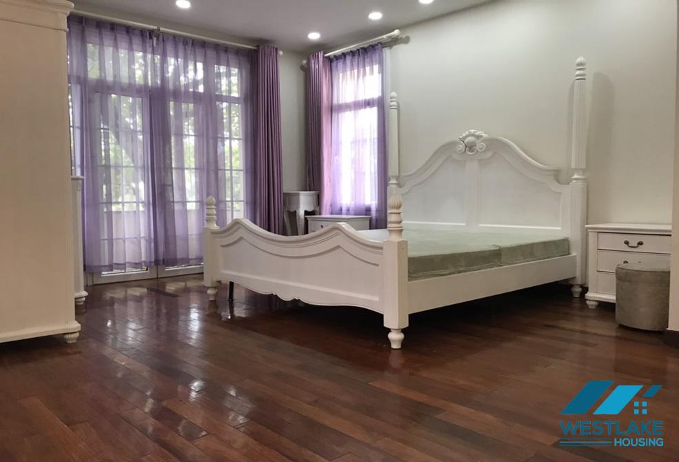 Cho thuê biệt thự sân vườn tuyệt đẹp tại Ciputra Tây Hồ – 4 phòng ngủ, nội thất sang trọng