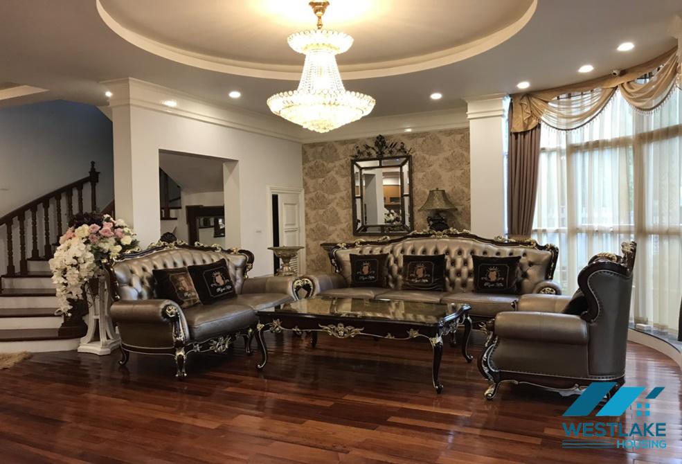 Cho thuê biệt thự sân vườn tuyệt đẹp tại Ciputra Tây Hồ – 4 phòng ngủ, nội thất sang trọng