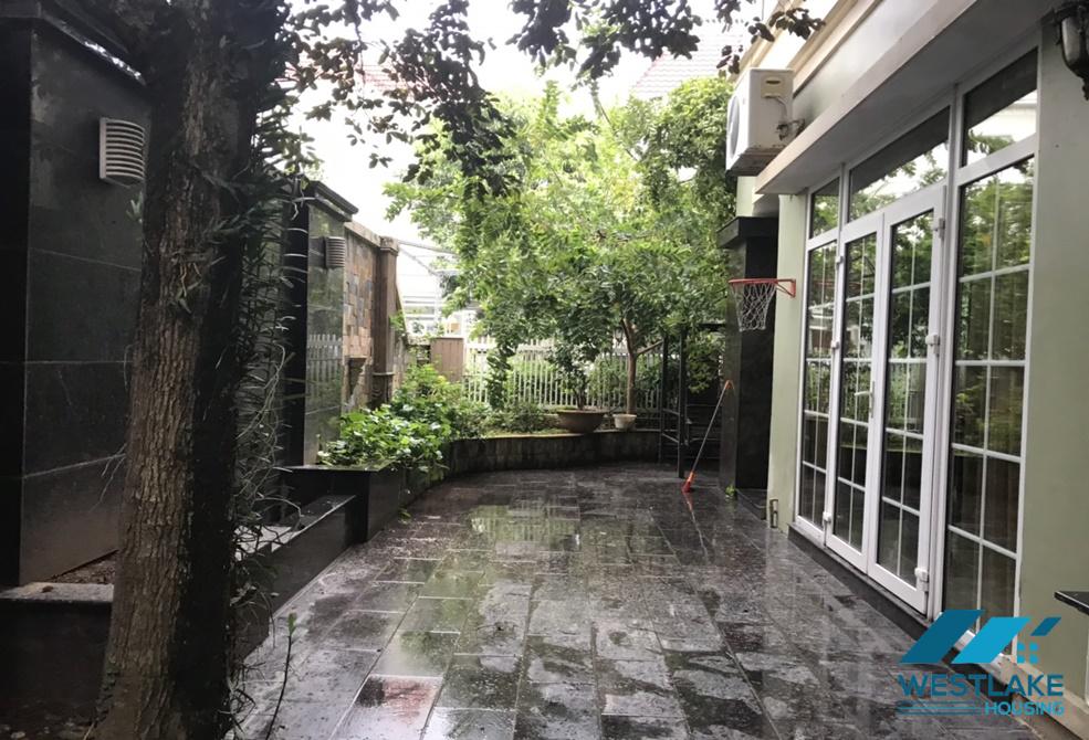 Cho thuê biệt thự sân vườn tuyệt đẹp tại Ciputra Tây Hồ – 4 phòng ngủ, nội thất sang trọng