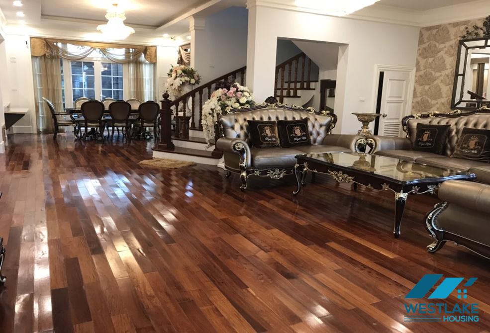 Cho thuê biệt thự sân vườn tuyệt đẹp tại Ciputra Tây Hồ – 4 phòng ngủ, nội thất sang trọng