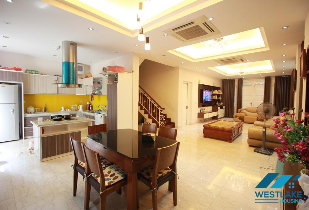 Cho thuê nhà đẹp 4 phòng ngủ tại khu T, Ciputra Tây Hồ – Full nội thất, ban công rộng