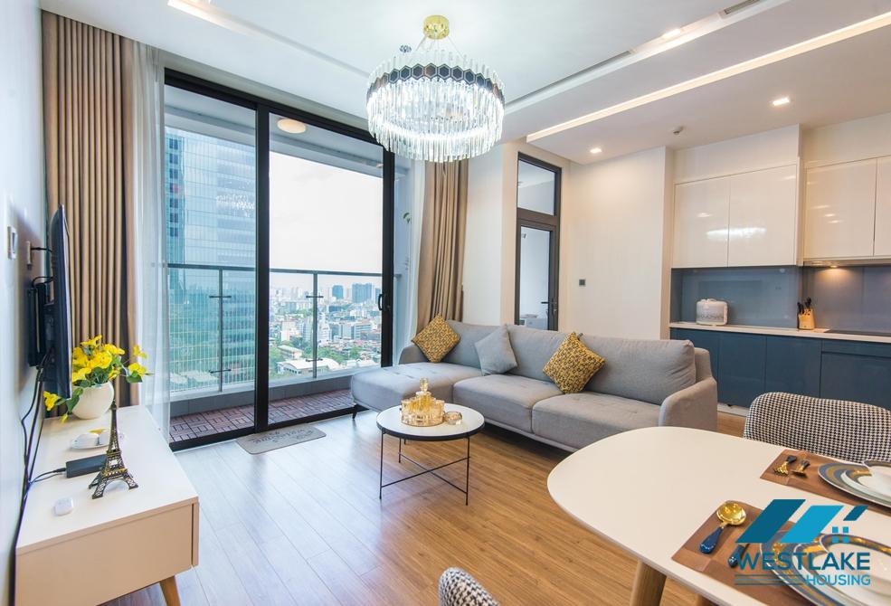  Beautiful bright 2-bedroom apartment in Vinhomes Metropolis, Ba Dinh