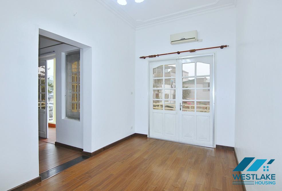 Unfurnished 4 bedroom house for rent in Tay Ho, Ha Noi Unfurnished 4 bedroom house for rent in Tay Ho, Ha Noi