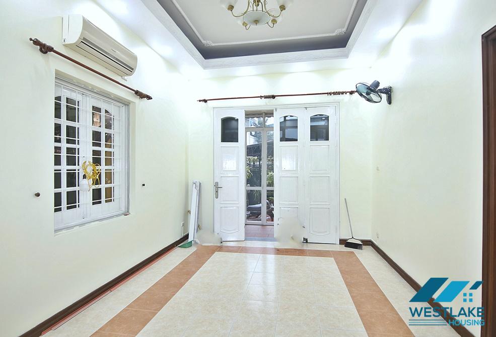 Unfurnished 4 bedroom house for rent in Tay Ho, Ha Noi Unfurnished 4 bedroom house for rent in Tay Ho, Ha Noi
