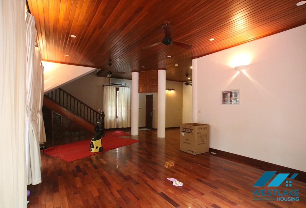 A nice 5 bedroom villa for rent in Tay Ho, Ha Noi