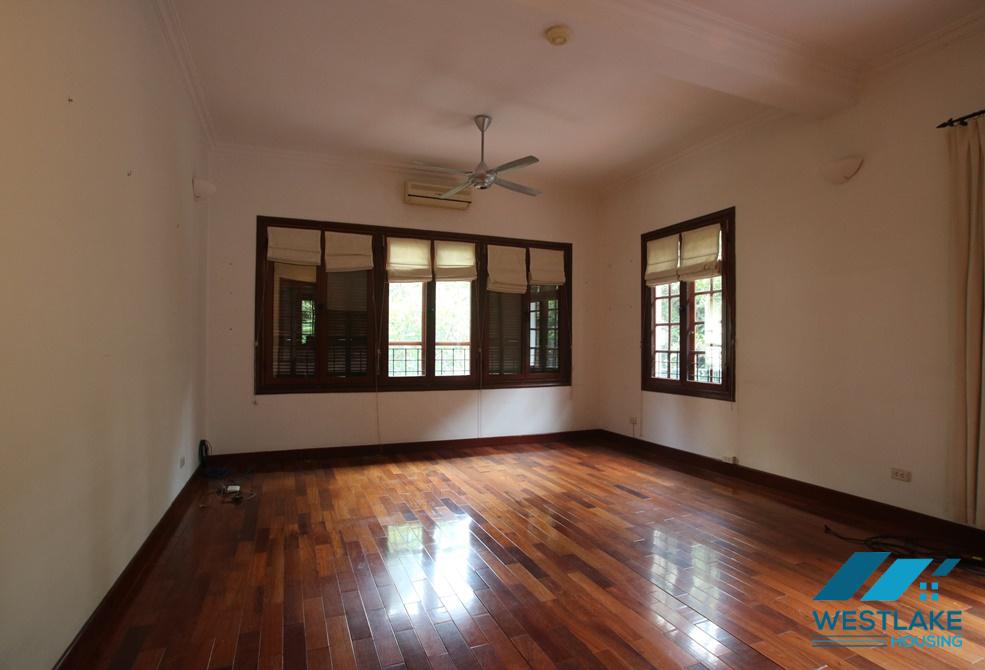 A nice 5 bedroom villa for rent in Tay Ho, Ha Noi