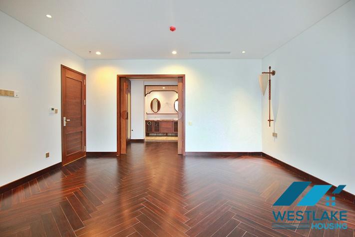 Brand new, modern 4-bedroom apartment for rent with a large balcony overlooking the lake in Tu Hoa, Tay Ho, Hanoi.