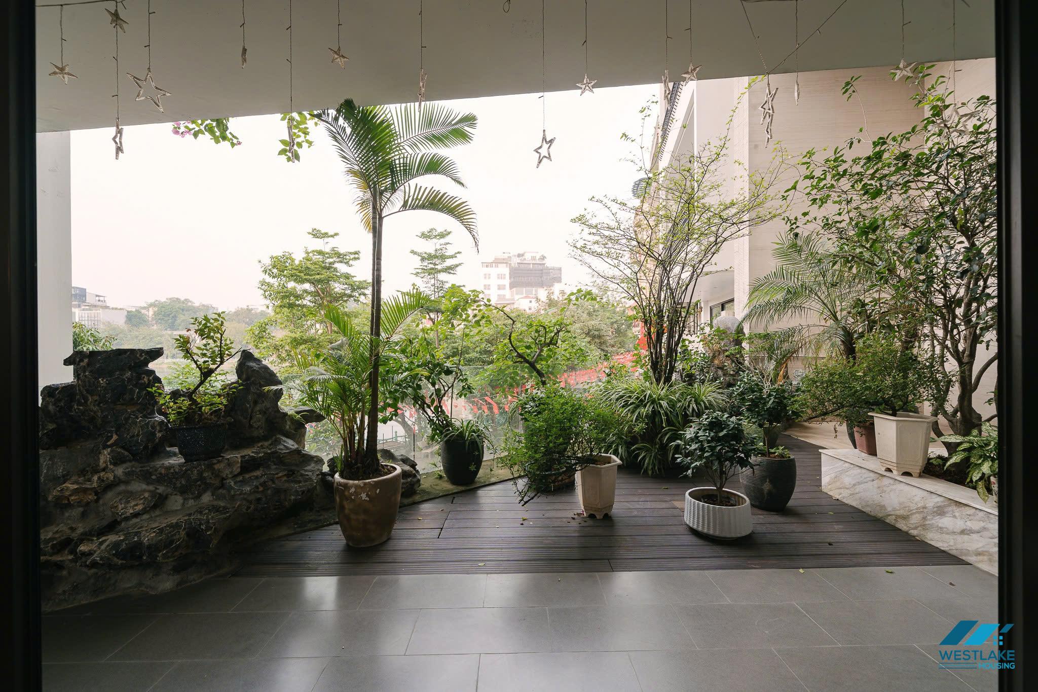 A beautiful 02 bedrooms apartment with lake view and large balcony for rent in Tay Ho, Ha Noi