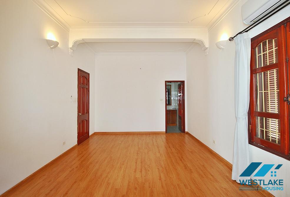 Unfurnished 4 bedrooms house with huge yard for rent in Tay Ho, Ha Noi Unfurnished 4 bedrooms house with huge yard for rent in Tay Ho, Ha Noi