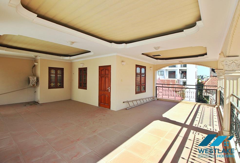 Unfurnished 4 bedrooms house with huge yard for rent in Tay Ho, Ha Noi Unfurnished 4 bedrooms house with huge yard for rent in Tay Ho, Ha Noi