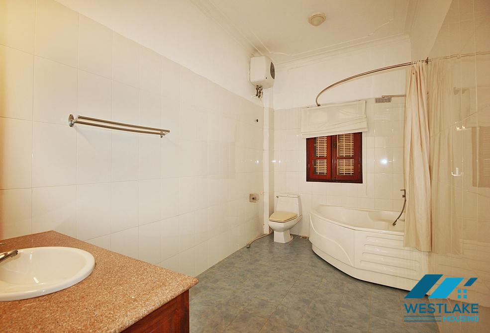 Unfurnished 4 bedrooms house with huge yard for rent in Tay Ho, Ha Noi Unfurnished 4 bedrooms house with huge yard for rent in Tay Ho, Ha Noi