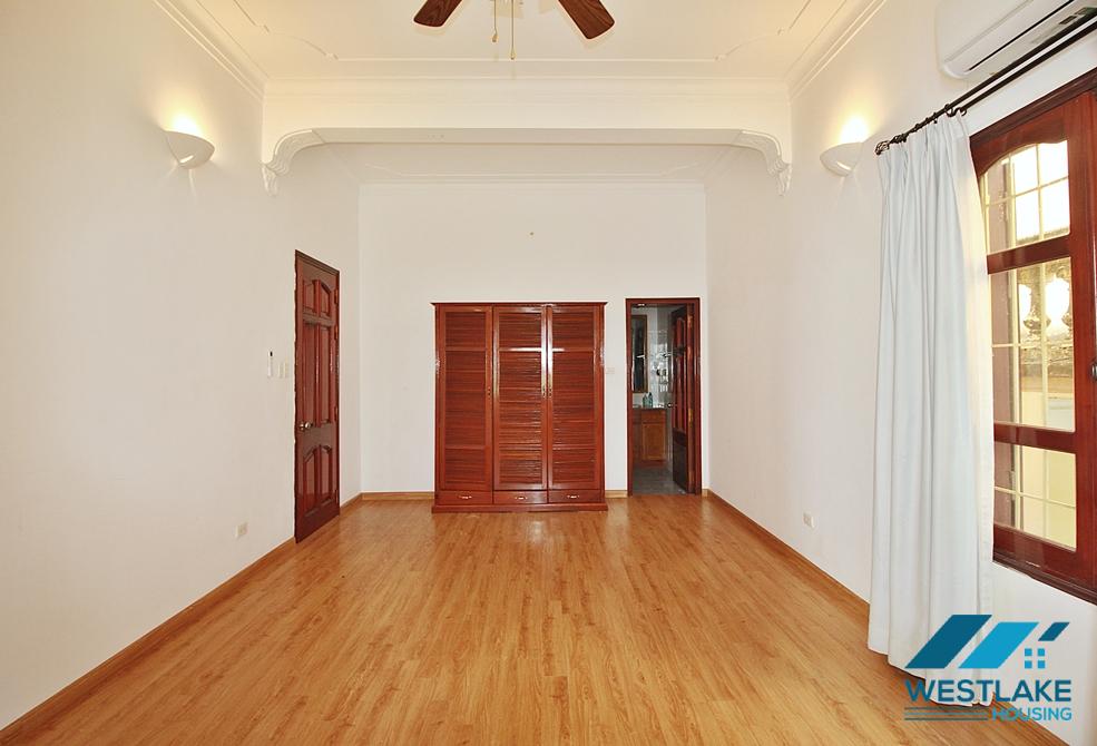 Unfurnished 4 bedrooms house with huge yard for rent in Tay Ho, Ha Noi Unfurnished 4 bedrooms house with huge yard for rent in Tay Ho, Ha Noi