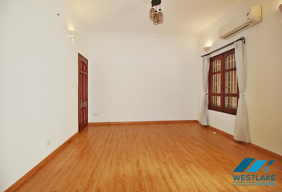 Unfurnished 4 bedrooms house with huge yard for rent in Tay Ho, Ha Noi Unfurnished 4 bedrooms house with huge yard for rent in Tay Ho, Ha Noi