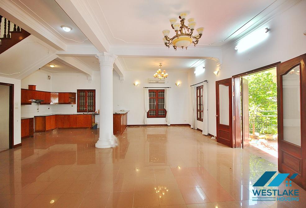 Unfurnished 4 bedrooms house with huge yard for rent in Tay Ho, Ha Noi Unfurnished 4 bedrooms house with huge yard for rent in Tay Ho, Ha Noi