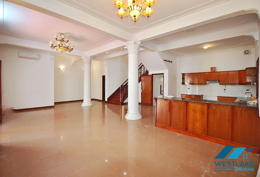 Unfurnished 4 bedrooms house with huge yard for rent in Tay Ho, Ha Noi Unfurnished 4 bedrooms house with huge yard for rent in Tay Ho, Ha Noi