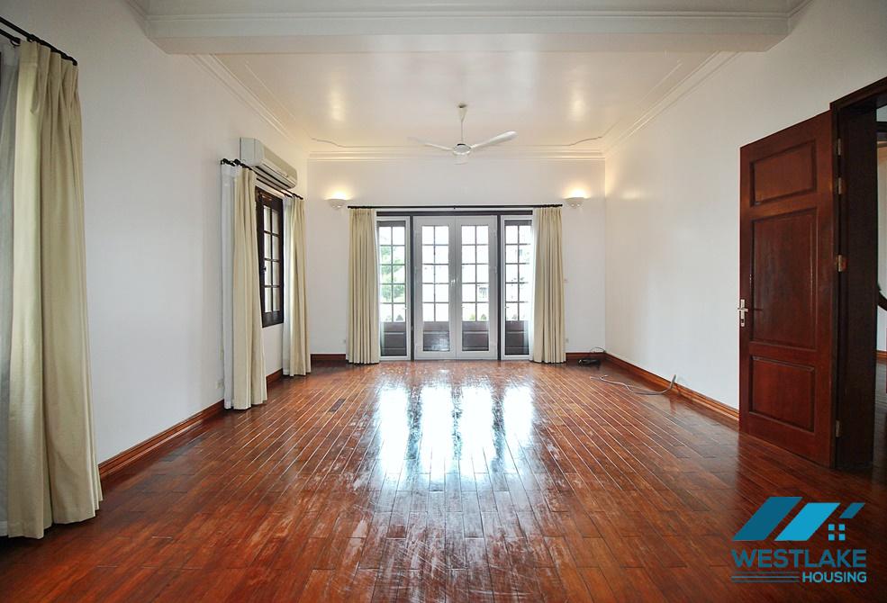 Five bedrooms with out-door pool for rent in Tay Ho, Ha Noi Five bedrooms with out-door pool for rent in Tay Ho, Ha Noi