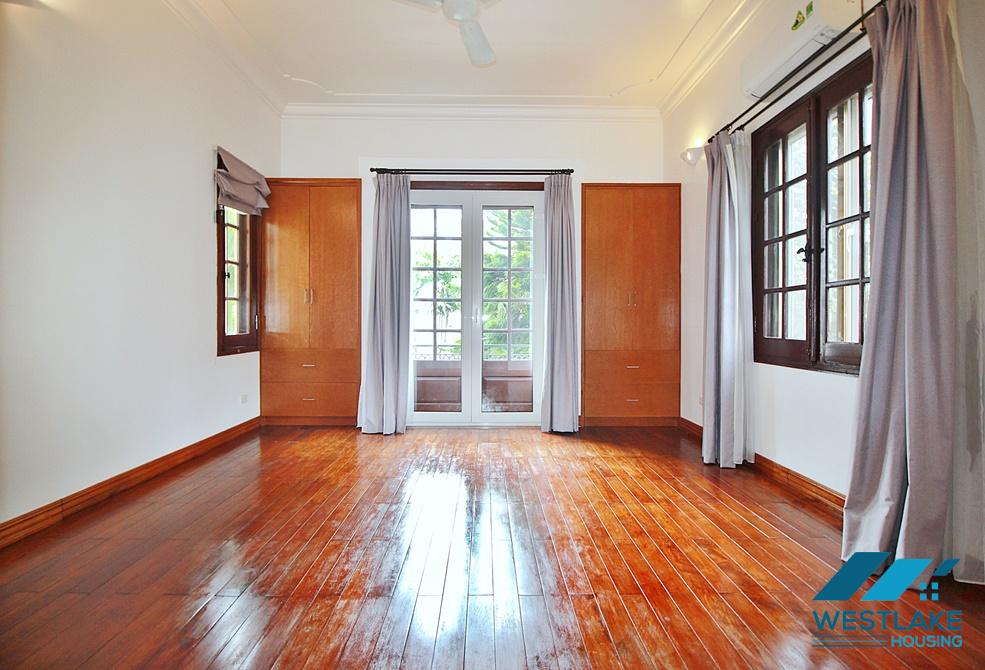 Five bedrooms with out-door pool for rent in Tay Ho, Ha Noi Five bedrooms with out-door pool for rent in Tay Ho, Ha Noi