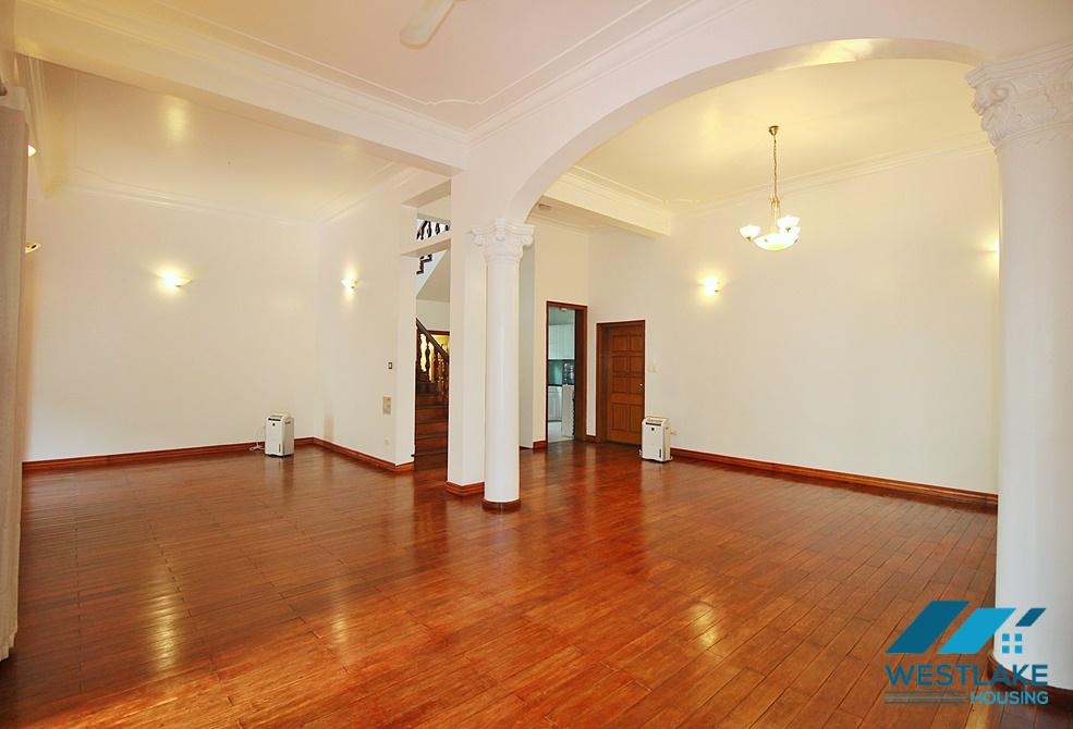Five bedrooms with out-door pool for rent in Tay Ho, Ha Noi Five bedrooms with out-door pool for rent in Tay Ho, Ha Noi