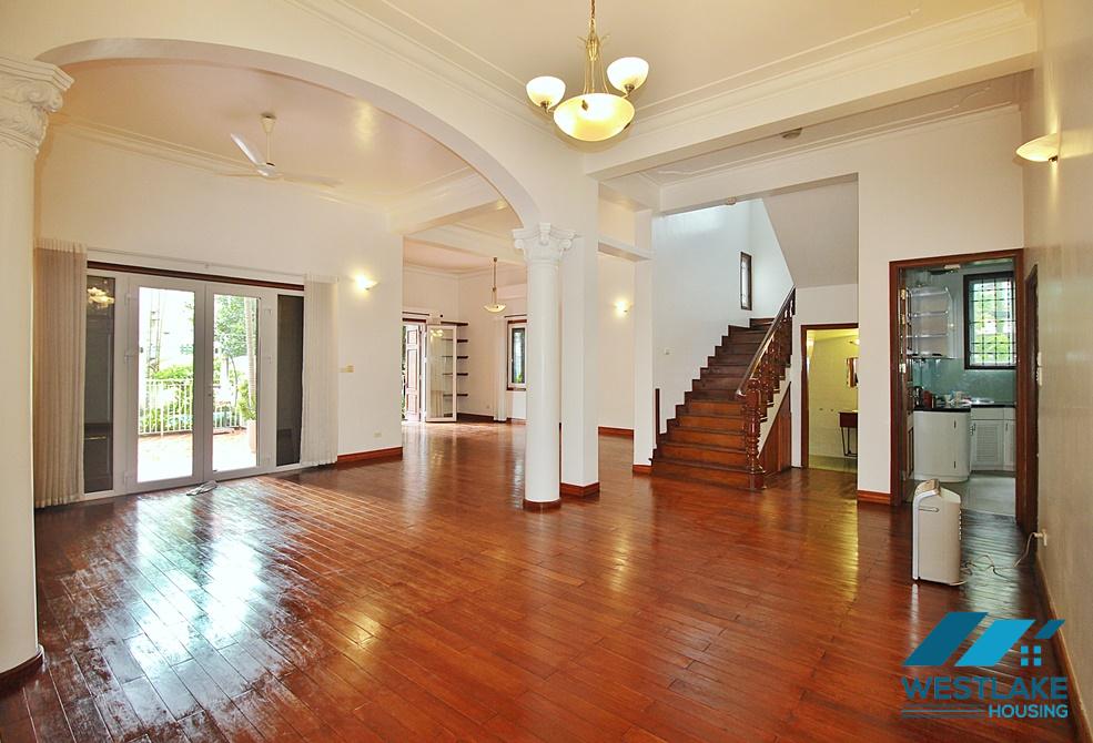 Five bedrooms with out-door pool for rent in Tay Ho, Ha Noi Five bedrooms with out-door pool for rent in Tay Ho, Ha Noi