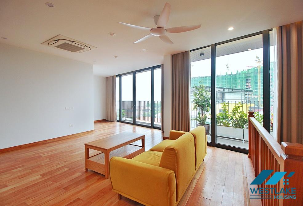 Lake view and new penhouse with four bedrooms for rent in Tay Ho, Ha Noi Lake view and new penhouse with four bedrooms for rent in Tay Ho, Ha Noi
