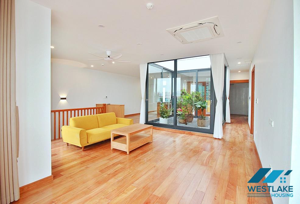 Lake view and new penhouse with four bedrooms for rent in Tay Ho, Ha Noi Lake view and new penhouse with four bedrooms for rent in Tay Ho, Ha Noi