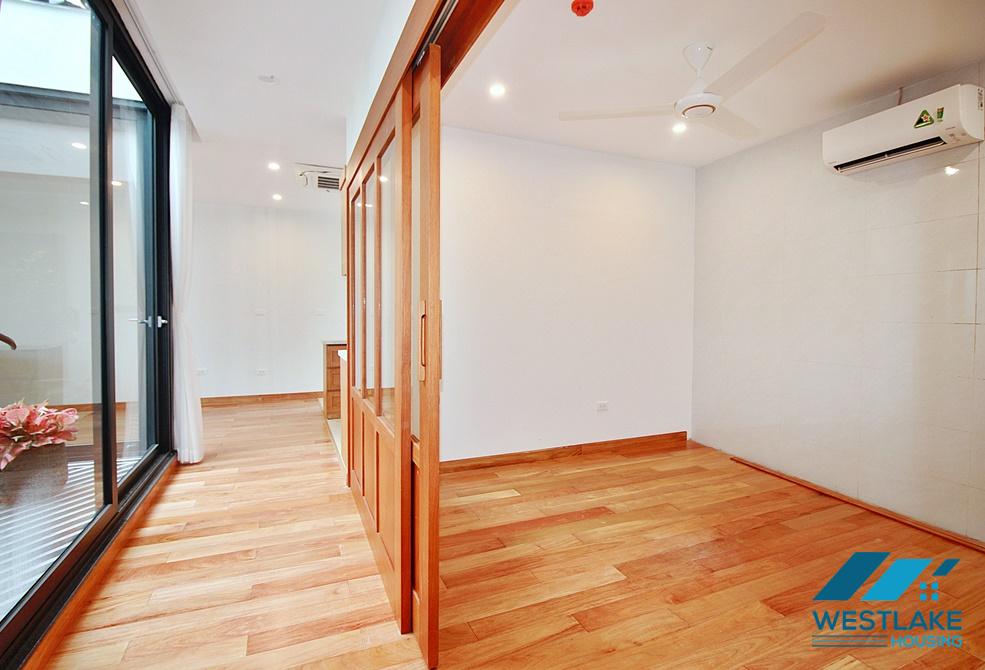 Lake view and new penhouse with four bedrooms for rent in Tay Ho, Ha Noi Lake view and new penhouse with four bedrooms for rent in Tay Ho, Ha Noi