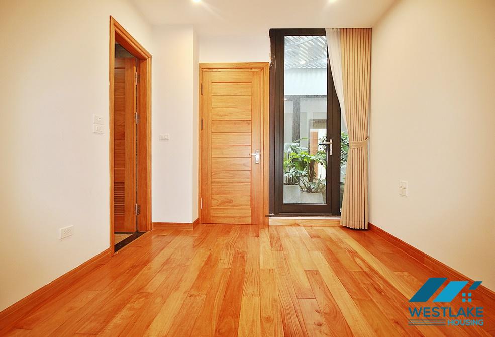 Lake view and new penhouse with four bedrooms for rent in Tay Ho, Ha Noi Lake view and new penhouse with four bedrooms for rent in Tay Ho, Ha Noi