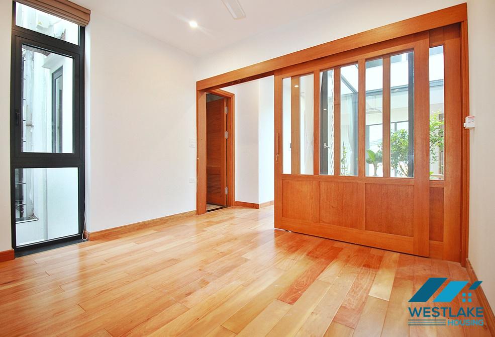 Lake view and new penhouse with four bedrooms for rent in Tay Ho, Ha Noi Lake view and new penhouse with four bedrooms for rent in Tay Ho, Ha Noi