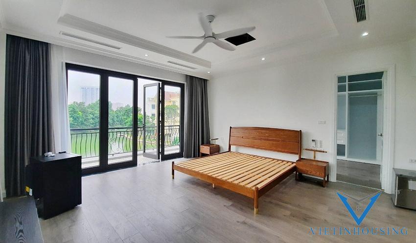 Cho thuê nhà 4 phòng ngủ tại Vinhome Riverside Long Biên