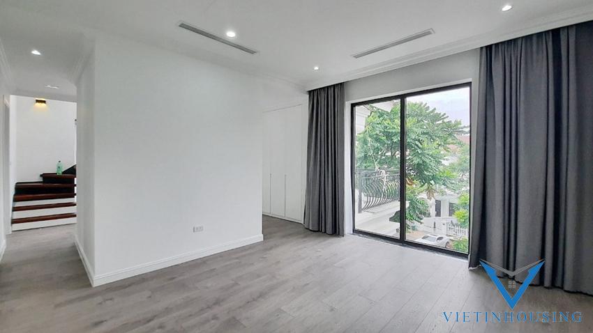 Cho thuê nhà 4 phòng ngủ tại Vinhome Riverside Long Biên