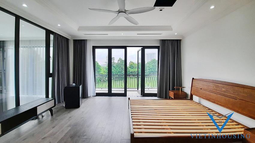 Cho thuê nhà 4 phòng ngủ tại Vinhome Riverside Long Biên