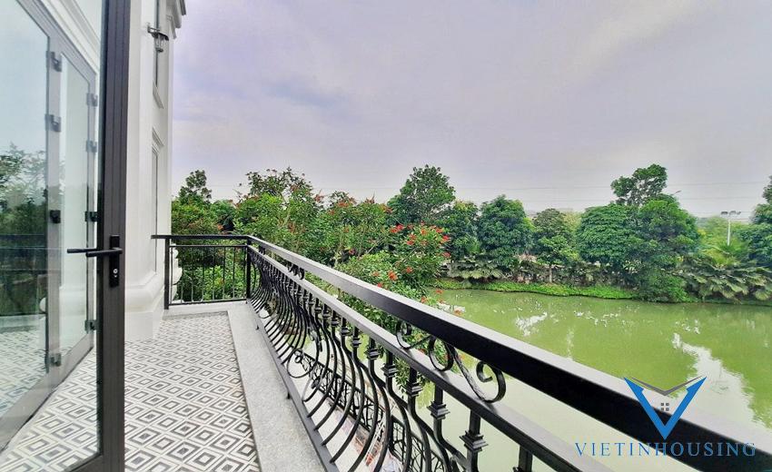 Cho thuê nhà 4 phòng ngủ tại Vinhome Riverside Long Biên