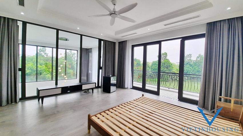 Cho thuê nhà 4 phòng ngủ tại Vinhome Riverside Long Biên