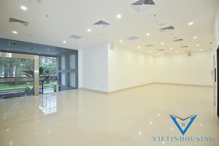 Cho Thuê Văn Phòng Rộng 170m2 Vị Trí Đẹp 1 Phòng Vệ Sinh Trên Phô Từ Hoa.Tây Hồ