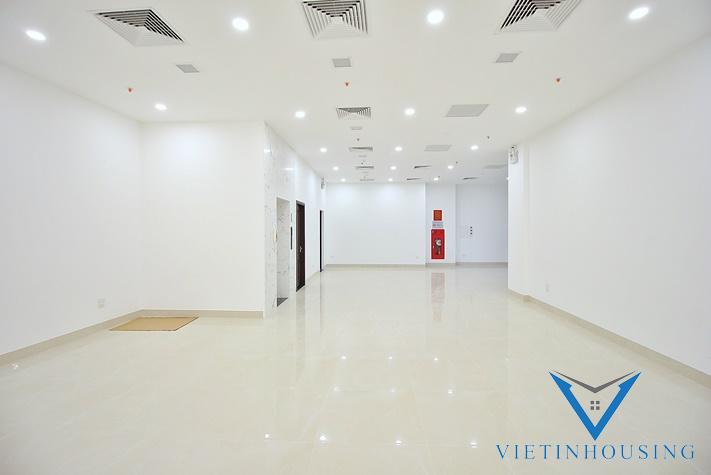 Cho Thuê Văn Phòng Rộng 170m2 Vị Trí Đẹp 1 Phòng Vệ Sinh Trên Phô Từ Hoa.Tây Hồ