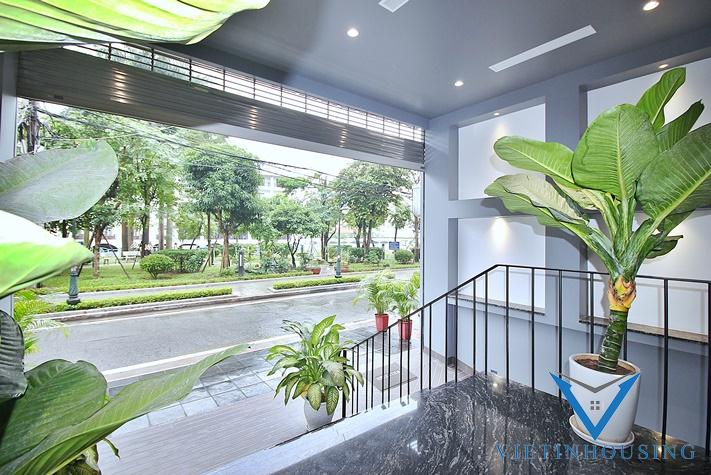 Cho Thuê Văn Phòng Rộng 170m2 Vị Trí Đẹp 1 Phòng Vệ Sinh Trên Phô Từ Hoa.Tây Hồ